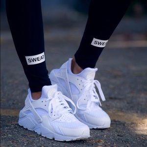 nike air huarache run triple white